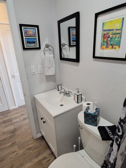 Building Photo - 515 W 7th Ave