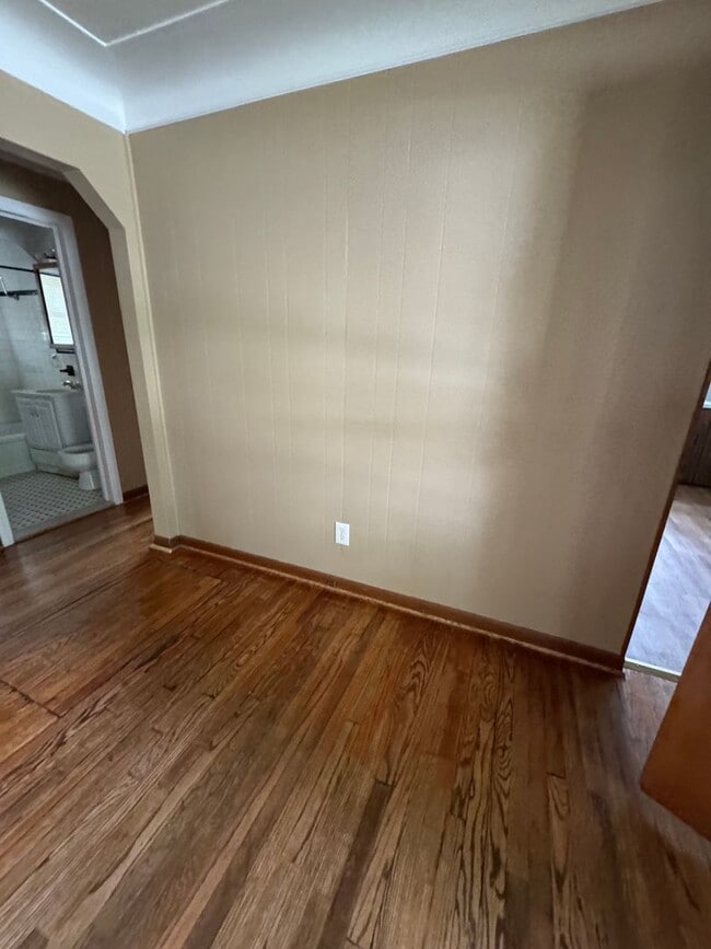 Building Photo - 2 Bedroom Home In Eastpointe