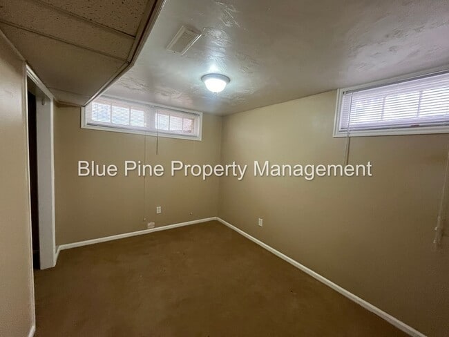 Building Photo - 745 S Higbee Ave