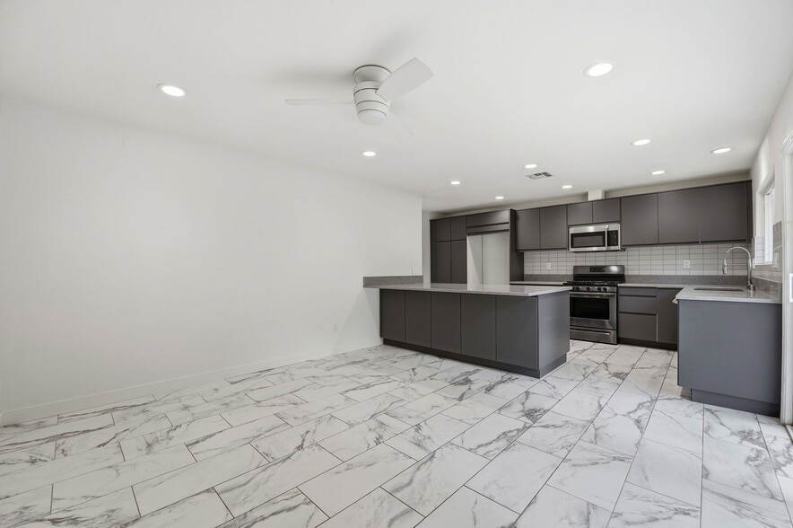 Building Photo - 30845 Catarina Dr