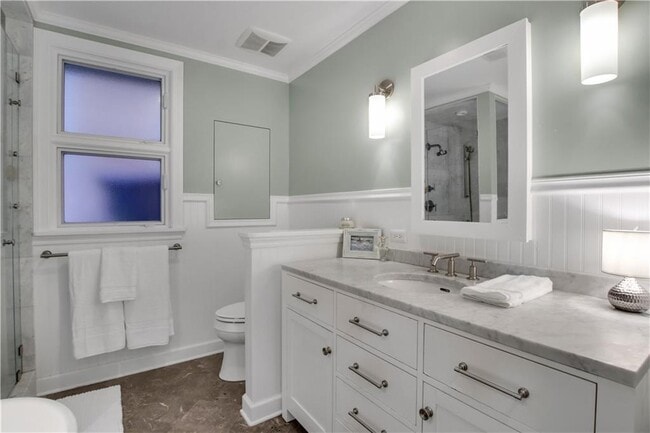 Building Photo - 925 Highland Terrace NE