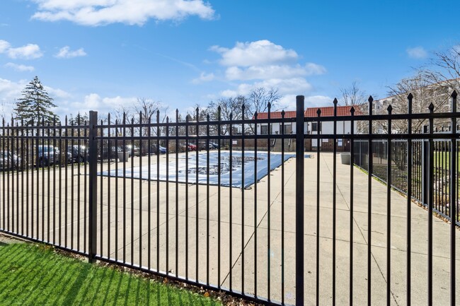 Building Photo - 475 Plum Creek Dr