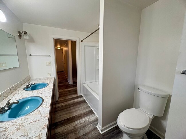 Building Photo - 3 Bedroom 1 Bathroom in Lebanon!