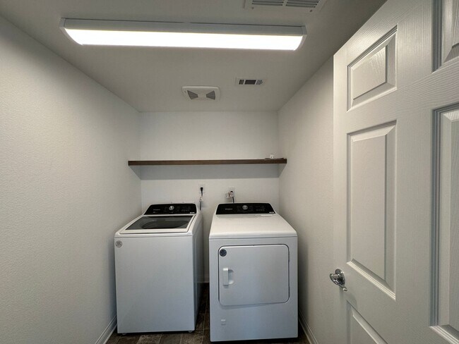 Building Photo - Robindale & Westwind