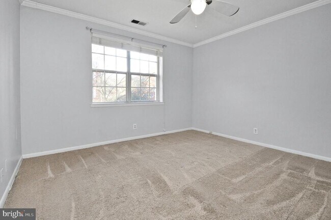 Building Photo - 2665 S Walter Reed Dr