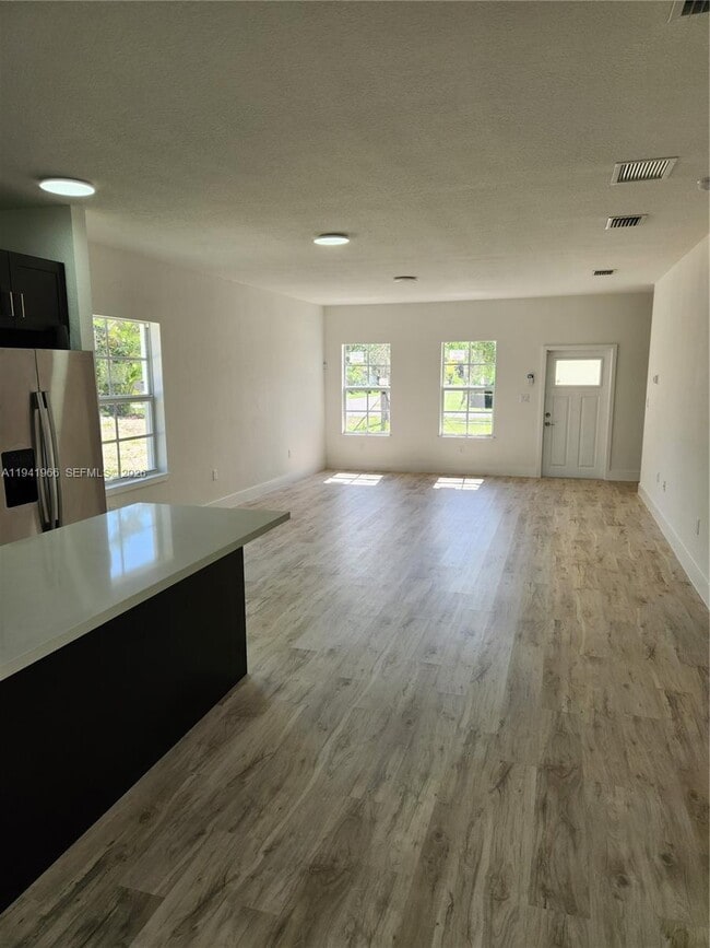 Building Photo - 22065 Miami Ave