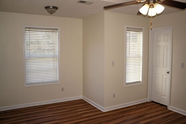 Building Photo - Spalding Co. Townhouse