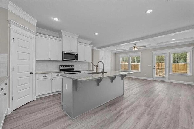 Building Photo - 214 Linsmore Ave