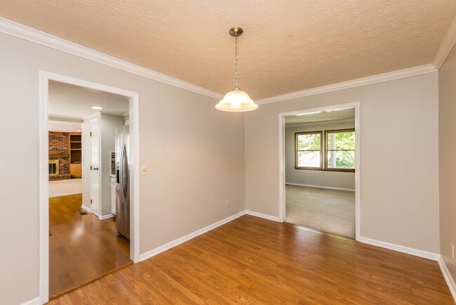 Building Photo - 8047 Simfield Rd