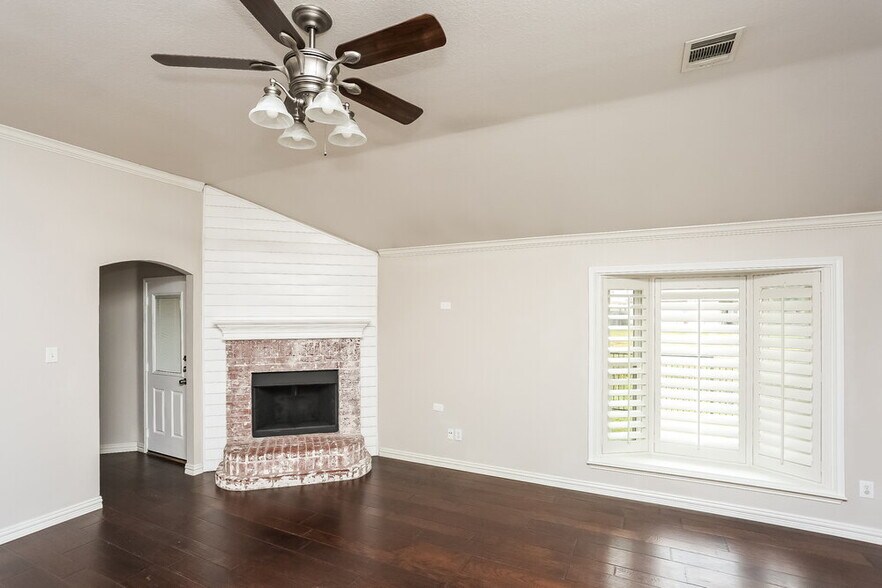 Building Photo - 10921 Emerald Park Ln