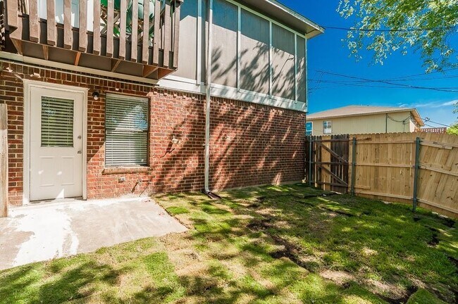 Building Photo - 8117 Foxfire Ln