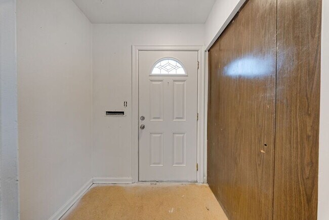 Building Photo - 1137 SE Uglow Ave