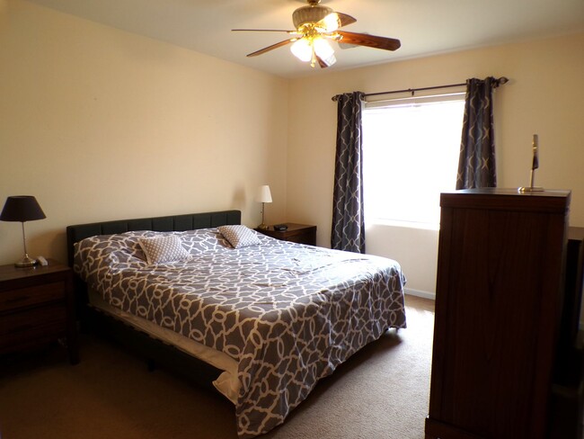 Building Photo - Littleton 3 Bed 2 Bath Condo Retreat!