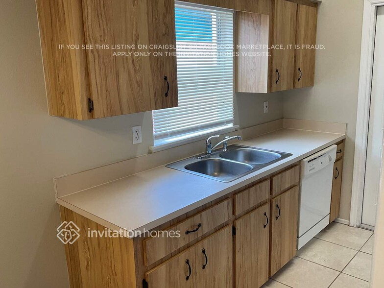 Building Photo - 721 Waterbridge Dr