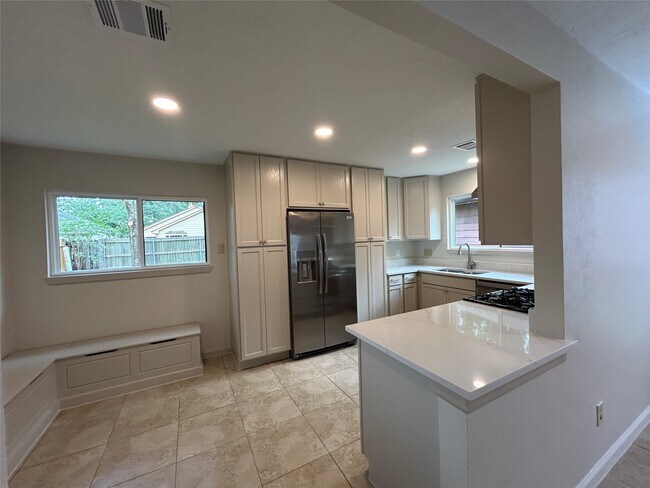 Building Photo - 7761 High Village Dr