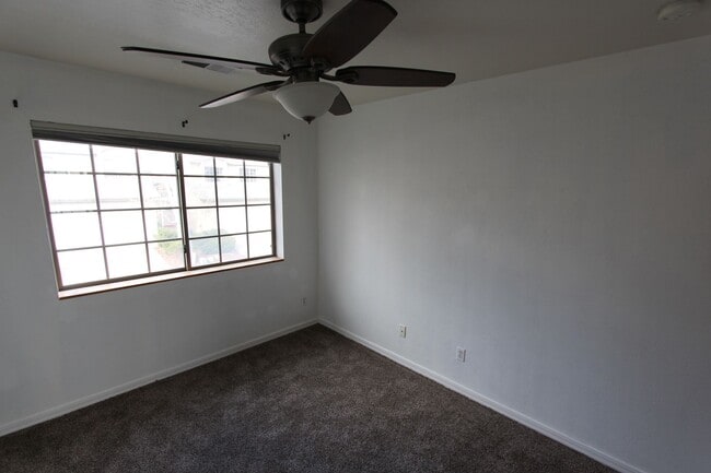 Building Photo - 3-Bed / 2.5-Bath Townhome in Boulder Point Near FUTS Trails