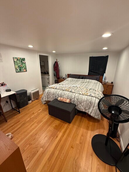 Building Photo - 60 Linwood St