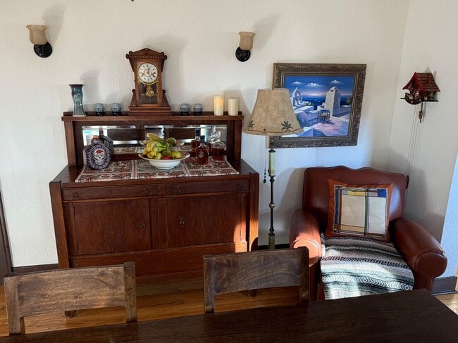 Building Photo - LOCATION LOCATION! This stunning remodeled bungalow has 4-beds and 2-baths w/ an office and is lo...