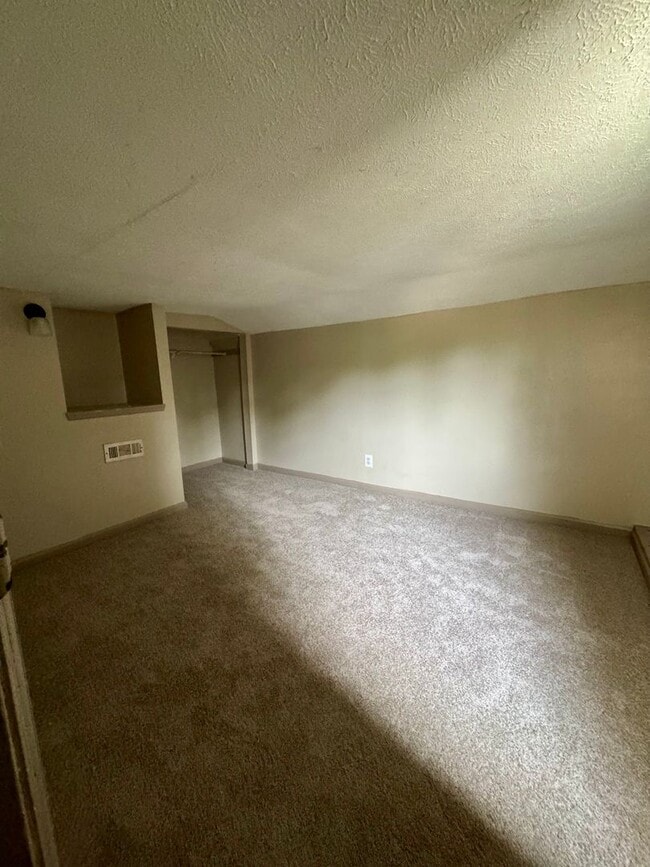 Building Photo - Unit B – Rear Home