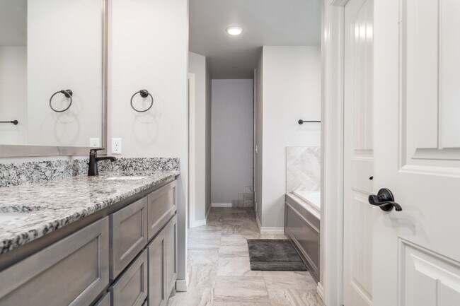 Building Photo - Beautiful Home in Woodland Park