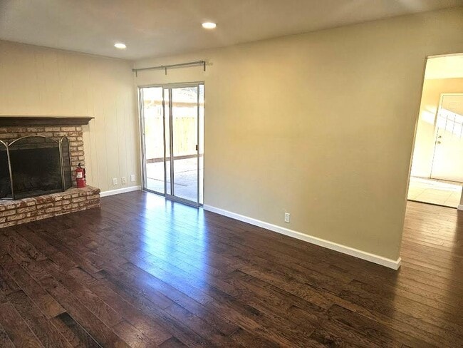 Building Photo - 808 Moraga Dr