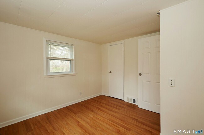 Building Photo - 121 Westport Rd