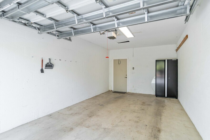 Building Photo - 8202 L Pavia Blvd