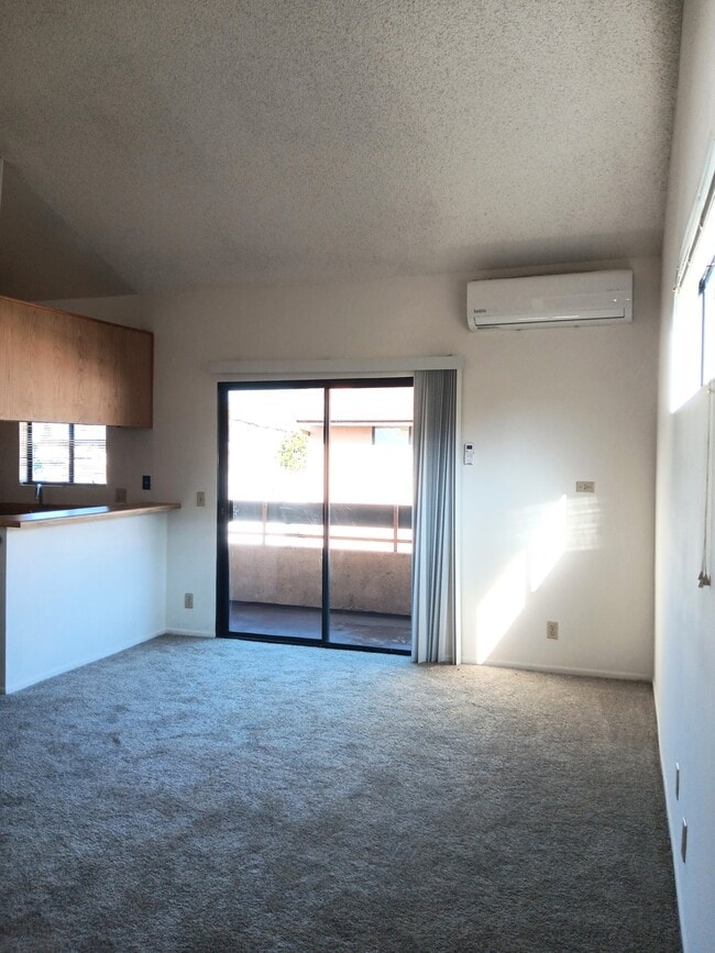 Building Photo - 10965 Fruitland Dr