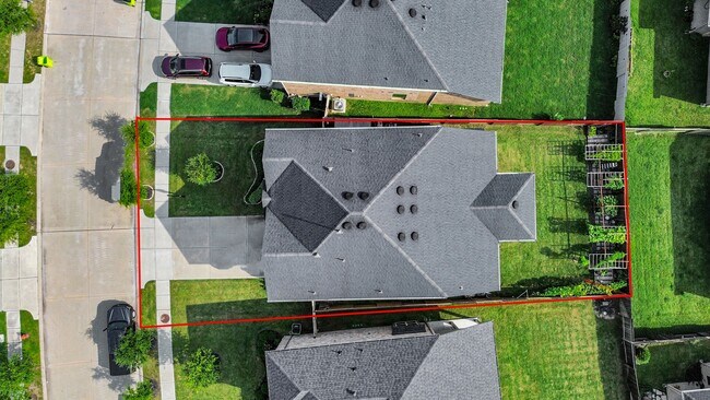 Building Photo - 606 Round Lake Dr