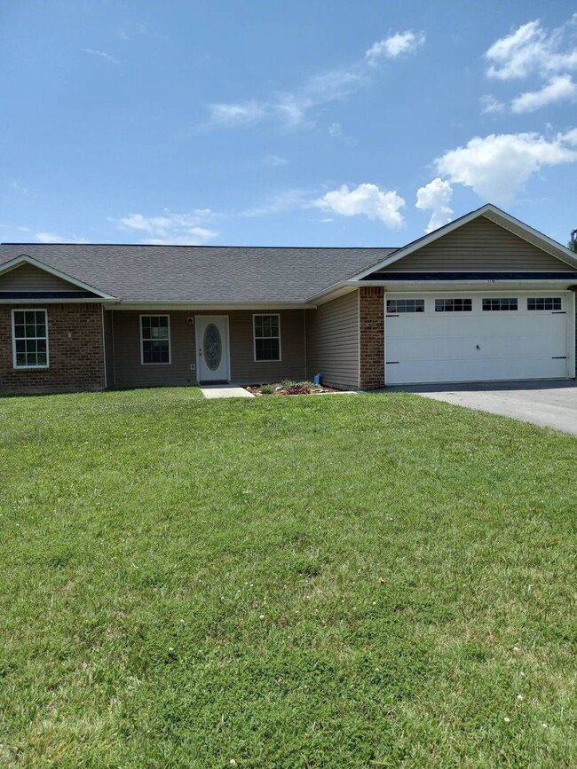Primary Photo - Now accepting application for 3 bedroom 2 ...