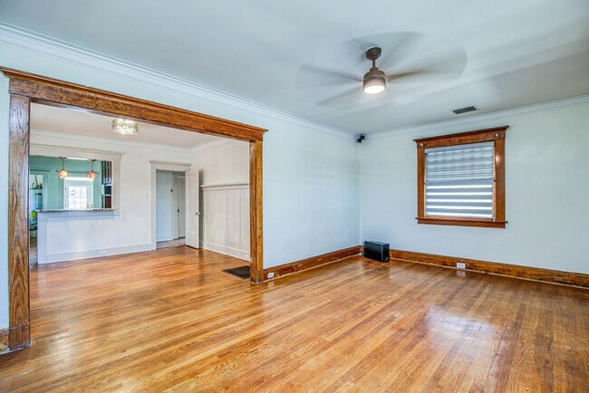 Building Photo - Manhattan Heights Historic District Gorgeous Backyard with Pool and Large House