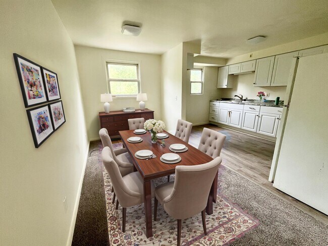 Building Photo - 728 Brownstown Rd