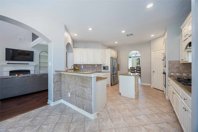 Building Photo - 1402 Chaparral Crossing