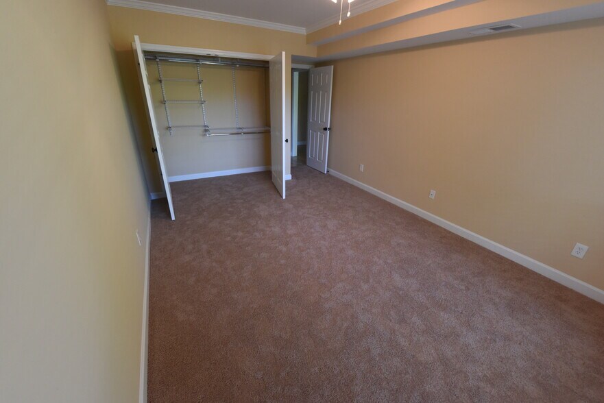 Building Photo - 57 Hanover Cir