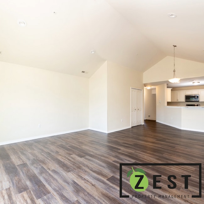 Building Photo - Amazing 3Bedroom 2 Baths