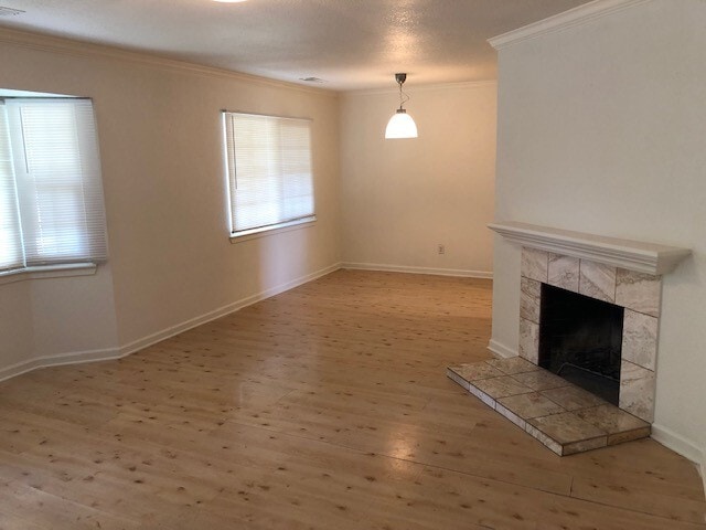Building Photo - House: 4 Bedroom / 2 Bathroom - North Highlands (COMING SOON!!)