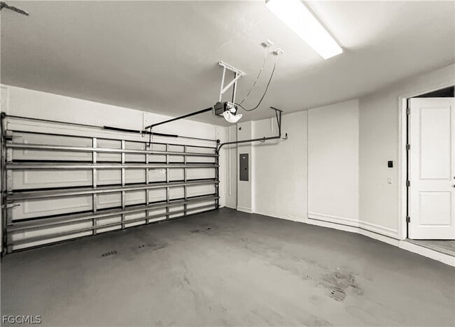 Building Photo - 9452 Montebello Way