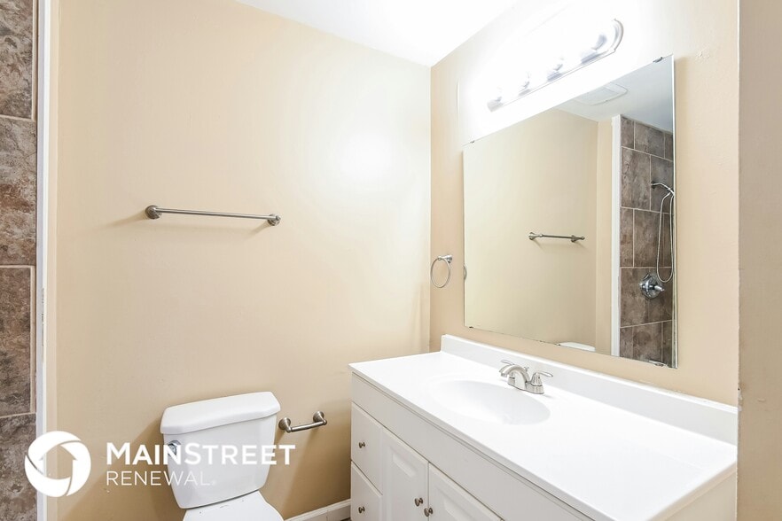 Building Photo - 3036 Brentmoor Dr