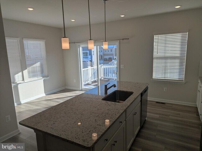 Building Photo - 212 Swan Fld Ave