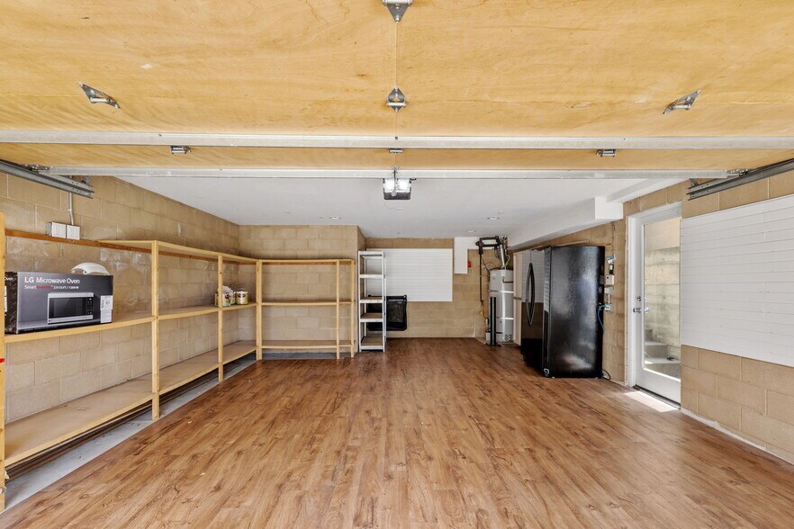 Building Photo - 2710 Pine Ave