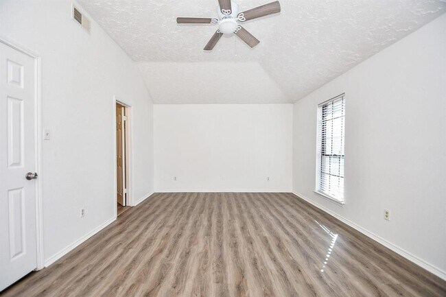 Building Photo - 12311 Grove Meadow Dr