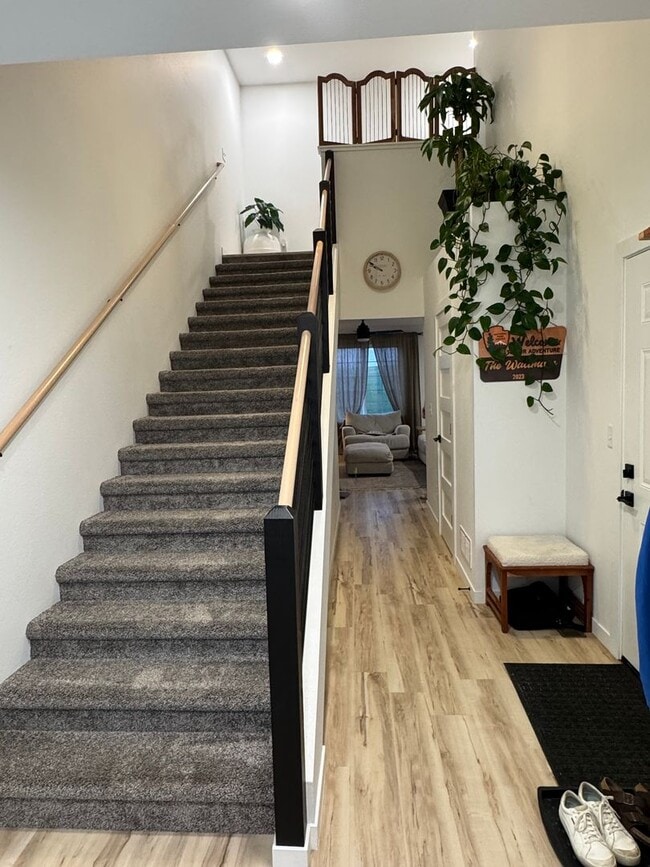 Building Photo - Beautiful 3 bed 2.5 bath Townhome