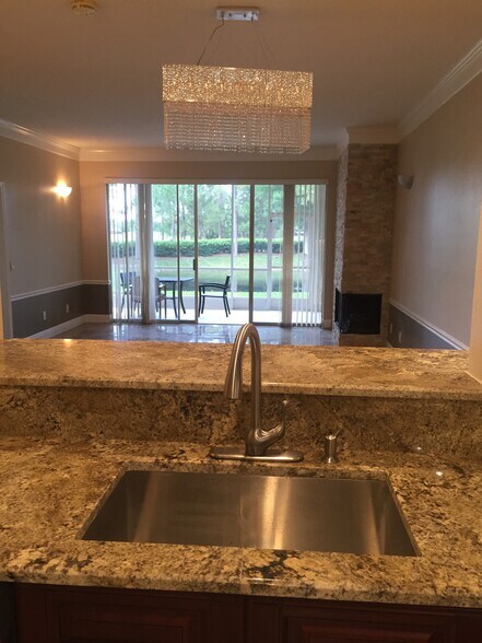 Building Photo - 824 Camargo Way
