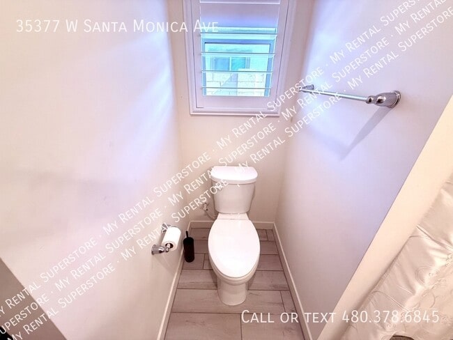 Building Photo - 35377 W Santa Monica Ave