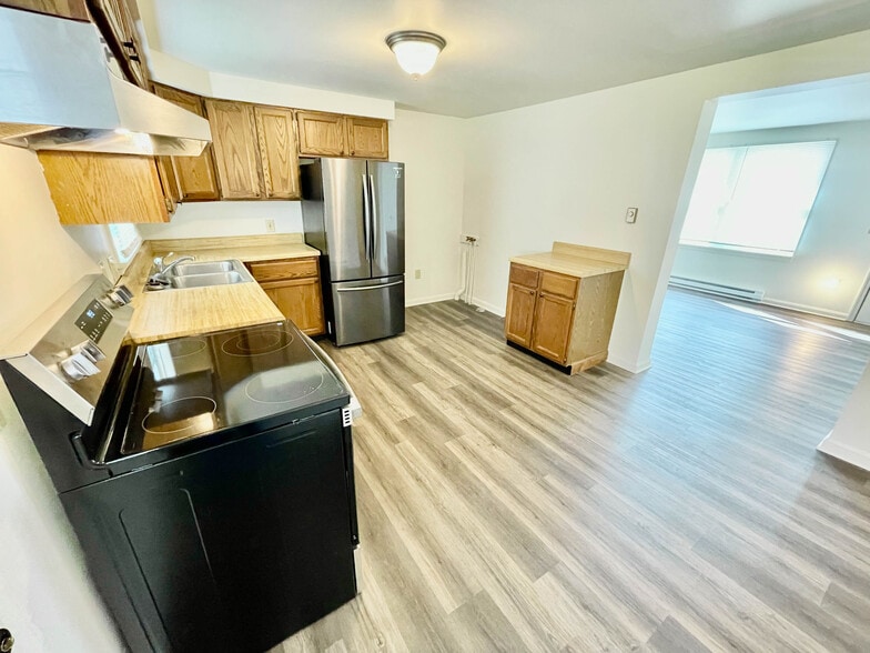 Building Photo - 25 Camelot Ct