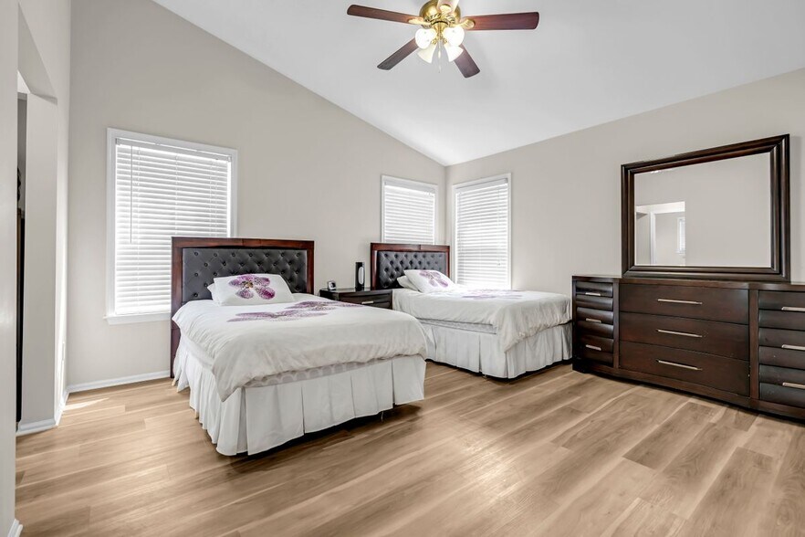 Building Photo - 6 Cattail Dr