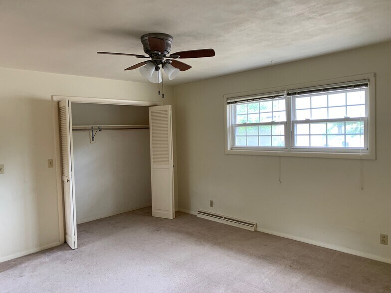 Building Photo - 219 Eisenhower Dr