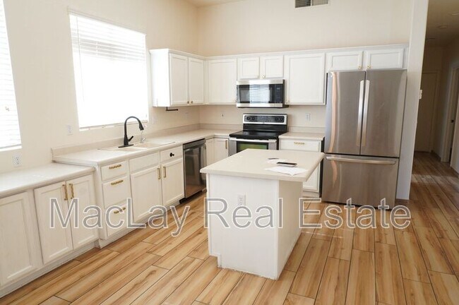 Building Photo - 1573 W Morelos St