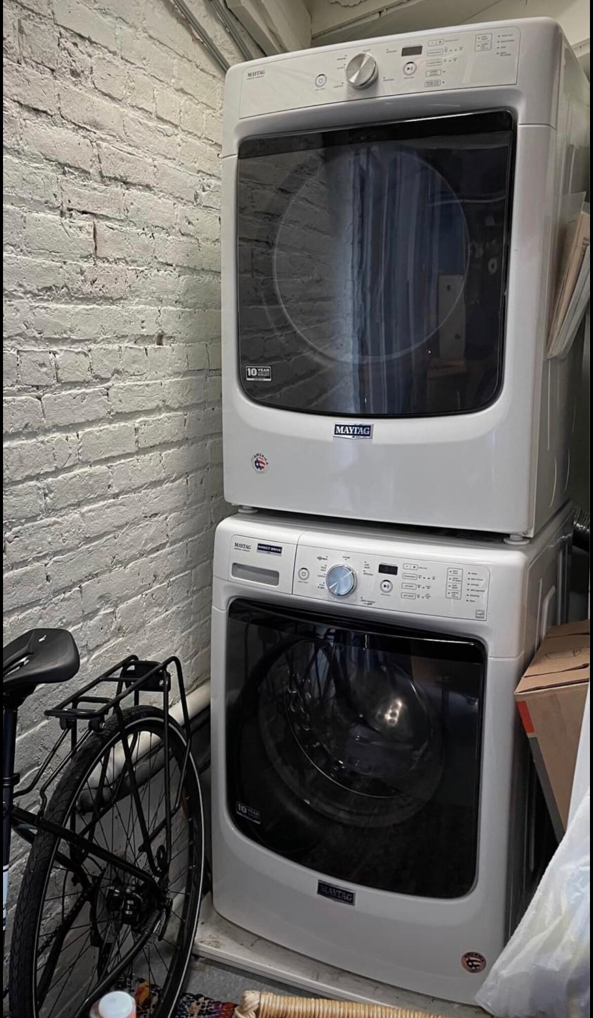 Shared laundry - 1047 N California Ave