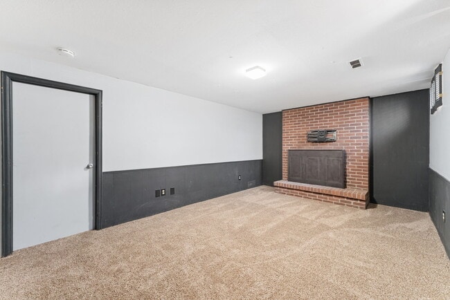 Building Photo - 7416 Upham St